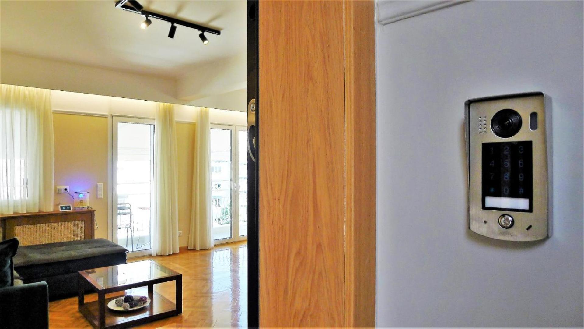 Smart And Elegant Home In The Centre Of Атина Екстериор снимка
